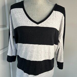 GAP Black & Gray Striped 3/4 Sleeve Top Size M EUC